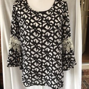 New Directions black/white blouse size M